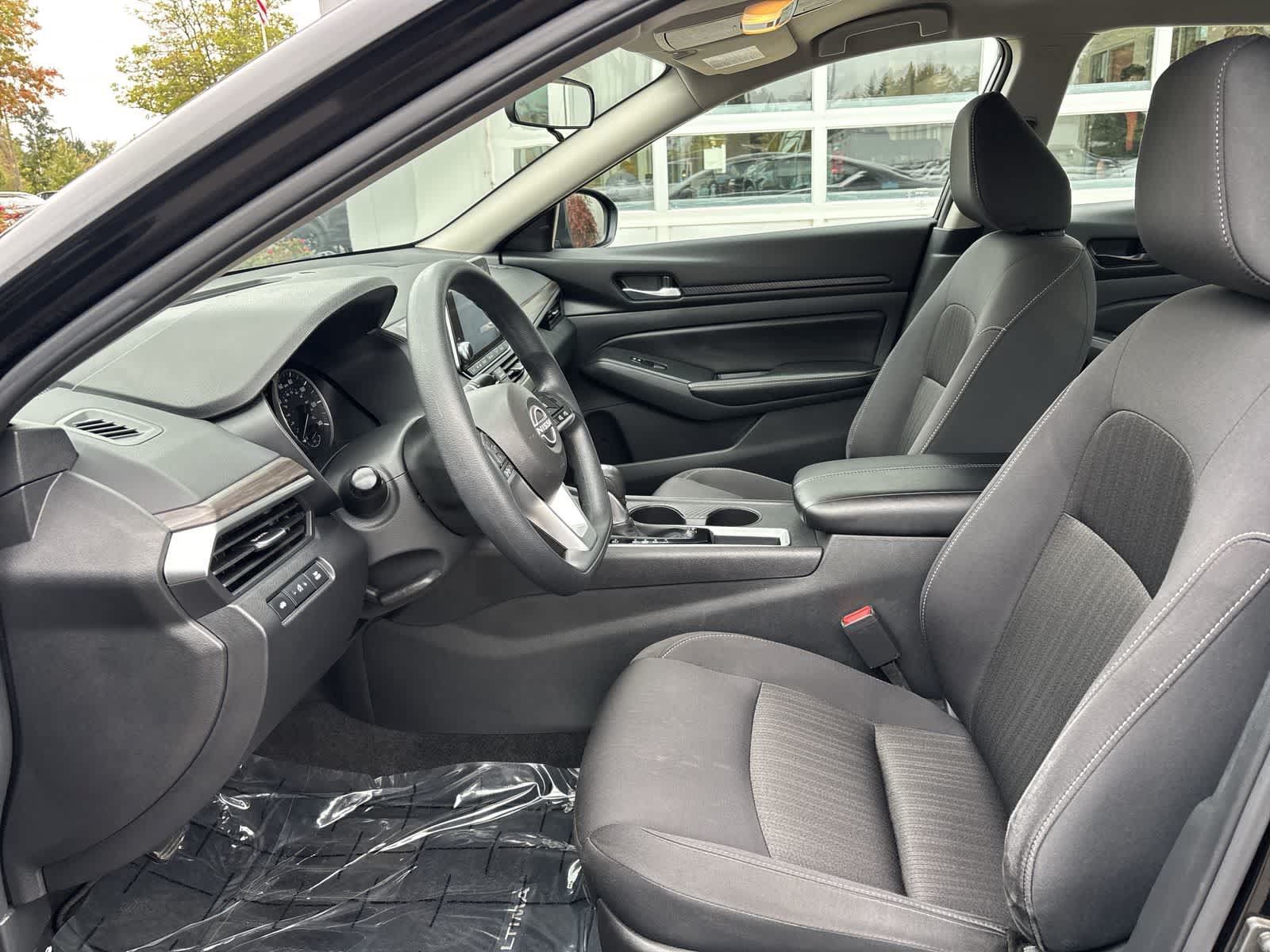Used 2025 Nissan Altima 2.5 SV FWD image 10