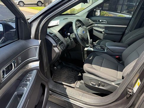 Used 2019 Ford Explorer XLT FWD image 7