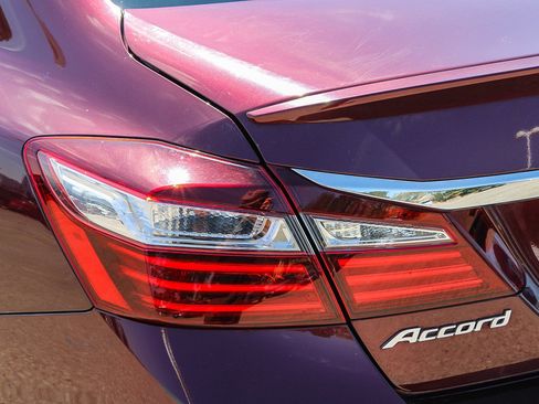 Used 2016 Honda Accord Sport image 10