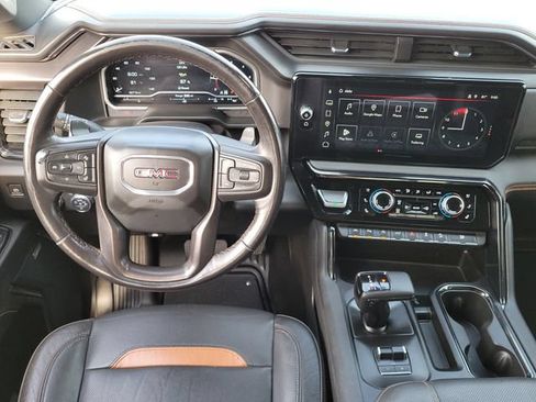 Used 2023 GMC Sierra 1500 AT4 w/ AT4 Preferred Package AWD/4WD image 9