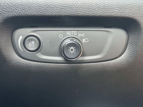 Used 2023 Chevrolet Traverse Premier image 20