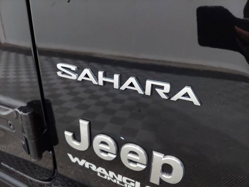 Used 2021 Jeep Wrangler Unlimited Sahara w/ Uconnect 4C Nav & Sound Group image 5