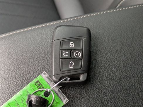 Used 2023 Volkswagen Tiguan SE R-Line image 42