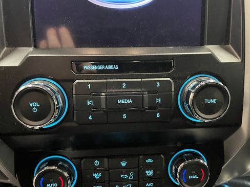 Used 2020 Ford F150 Lariat w/ Max Trailer Tow Package image 16