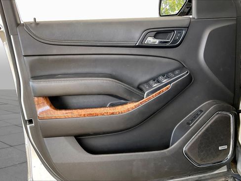 Used 2015 Chevrolet Suburban LTZ RWD image 21