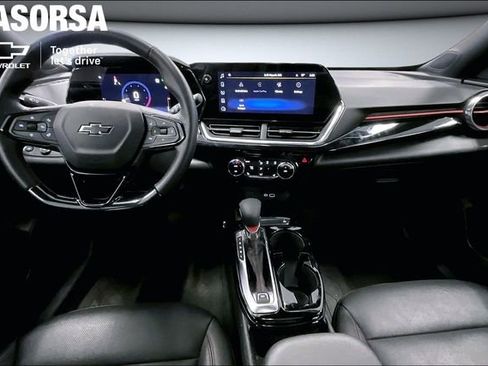 Certified 2025 Chevrolet Trax RS w/ Sunroof Package FWD image 16