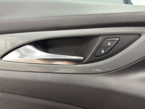 Used 2018 Buick Regal Preferred image 16