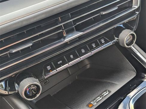 Certified 2025 Chevrolet Traverse LT w/ Driver Confidence Package image 20