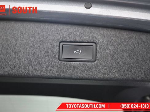 Used 2024 Volkswagen Tiguan SE AWD/4WD image 31