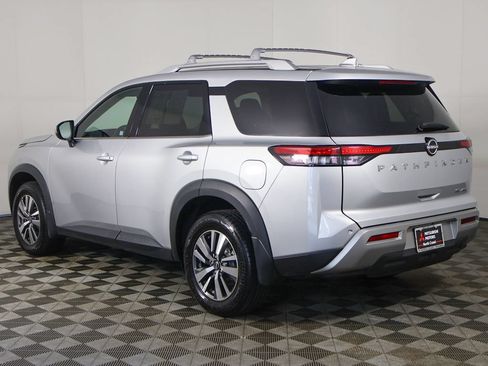 Used 2023 Nissan Pathfinder SL AWD/4WD image 10