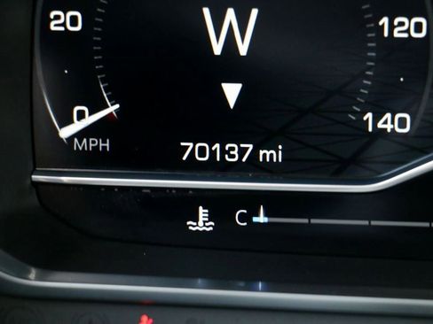 Used 2023 GMC Yukon SLT image 17