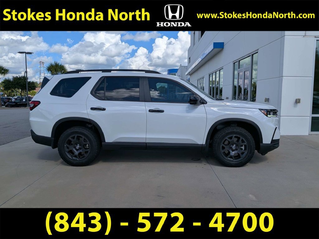 Used 2025 Honda Pilot TrailSport image 3