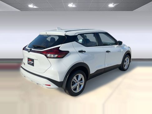 New 2025 Nissan Kicks Play S image 9
