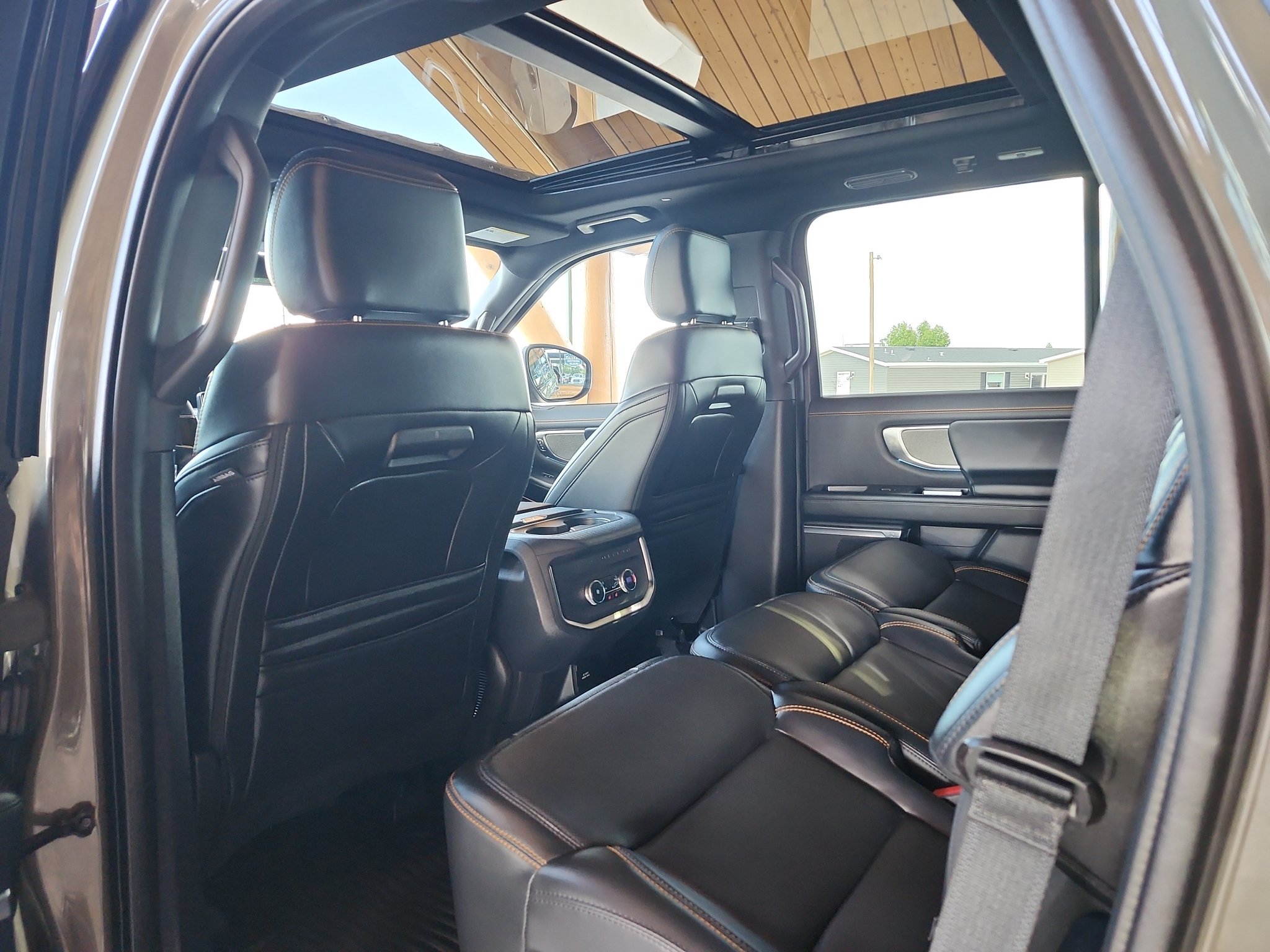 Used 2025 Ford Expedition Tremor AWD/4WD image 14