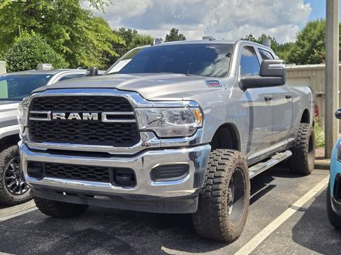 Used 2024 RAM 2500 Tradesman w/ Chrome Appearance Group AWD/4WD image 3