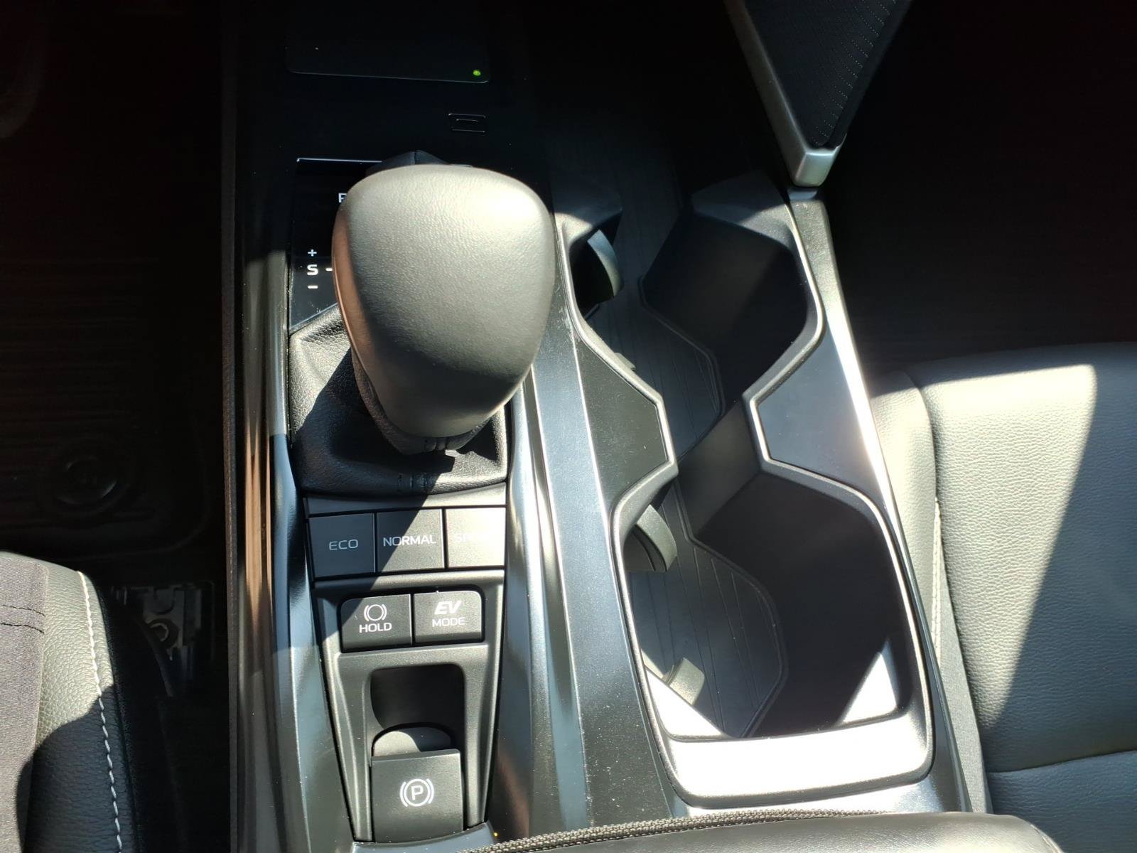 Used 2026 Toyota Camry Hybrid FWD image 21