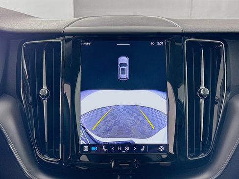 Used 2025 Volvo XC60 B5 Core image 23