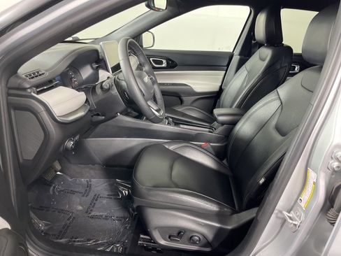 Used 2025 Jeep Compass Limited AWD/4WD image 21