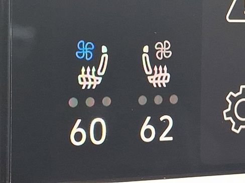 Certified 2025 Volkswagen Atlas Cross Sport SE image 26