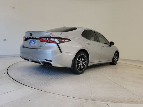 Used 2023 Toyota Camry SE image 8