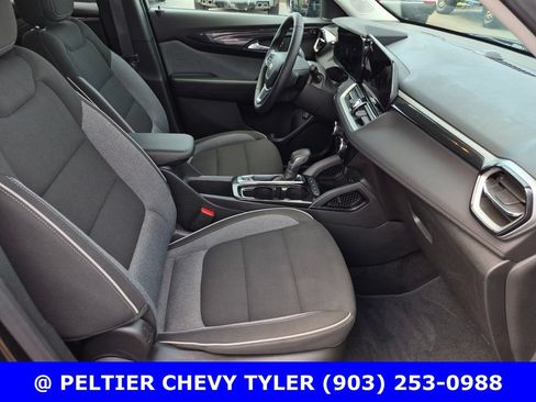 Used 2025 Chevrolet TrailBlazer LT w/ Convenience Package FWD image 12