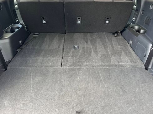 Used 2025 Toyota Highlander LE FWD image 12