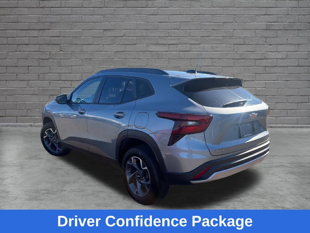 Used 2024 Chevrolet Trax LT w/ Driver Confidence Package FWD image 6