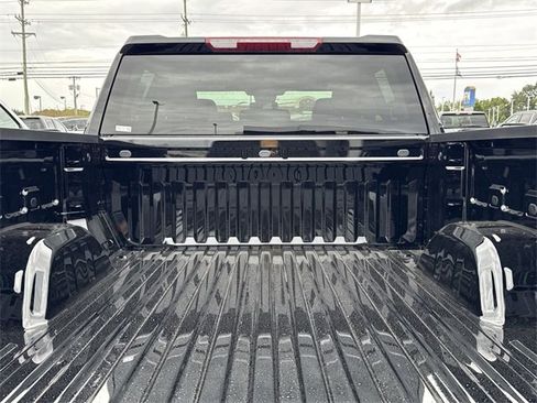 New 2026 GMC Sierra 1500 SLE image 10