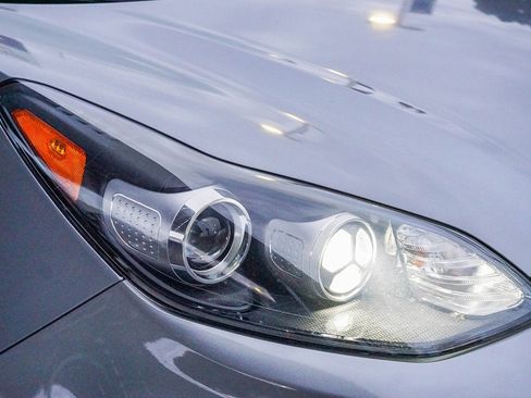 Used 2020 Kia Sportage LX image 11