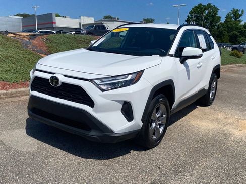 Used 2022 Toyota RAV4 XLE FWD image 2