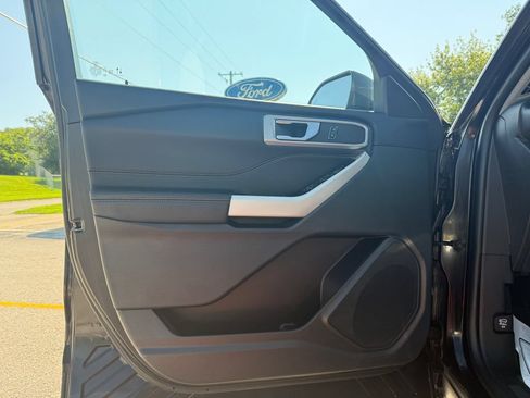Used 2023 Ford Explorer XLT w/ Equipment Group 202A AWD/4WD image 18