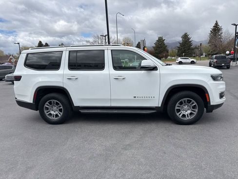 Used 2022 Jeep Wagoneer Series I AWD/4WD image 4