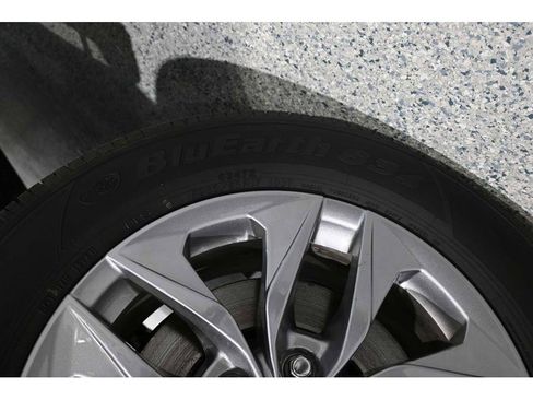 New 2025 Toyota Sienna LE image 12