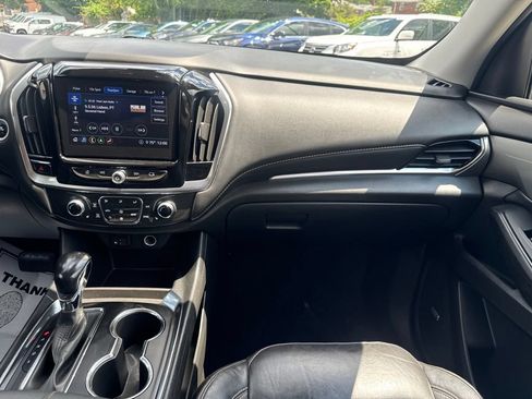 Used 2021 Chevrolet Traverse LT w/ LT Premium Package AWD/4WD image 57