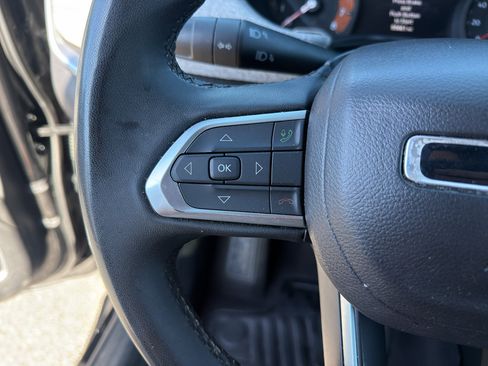 Used 2024 Jeep Compass Latitude AWD/4WD image 4
