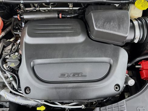 Used 2020 Chrysler Pacifica Touring-L Plus FWD image 37