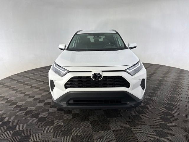 Used 2025 Toyota RAV4 XLE AWD/4WD image 3