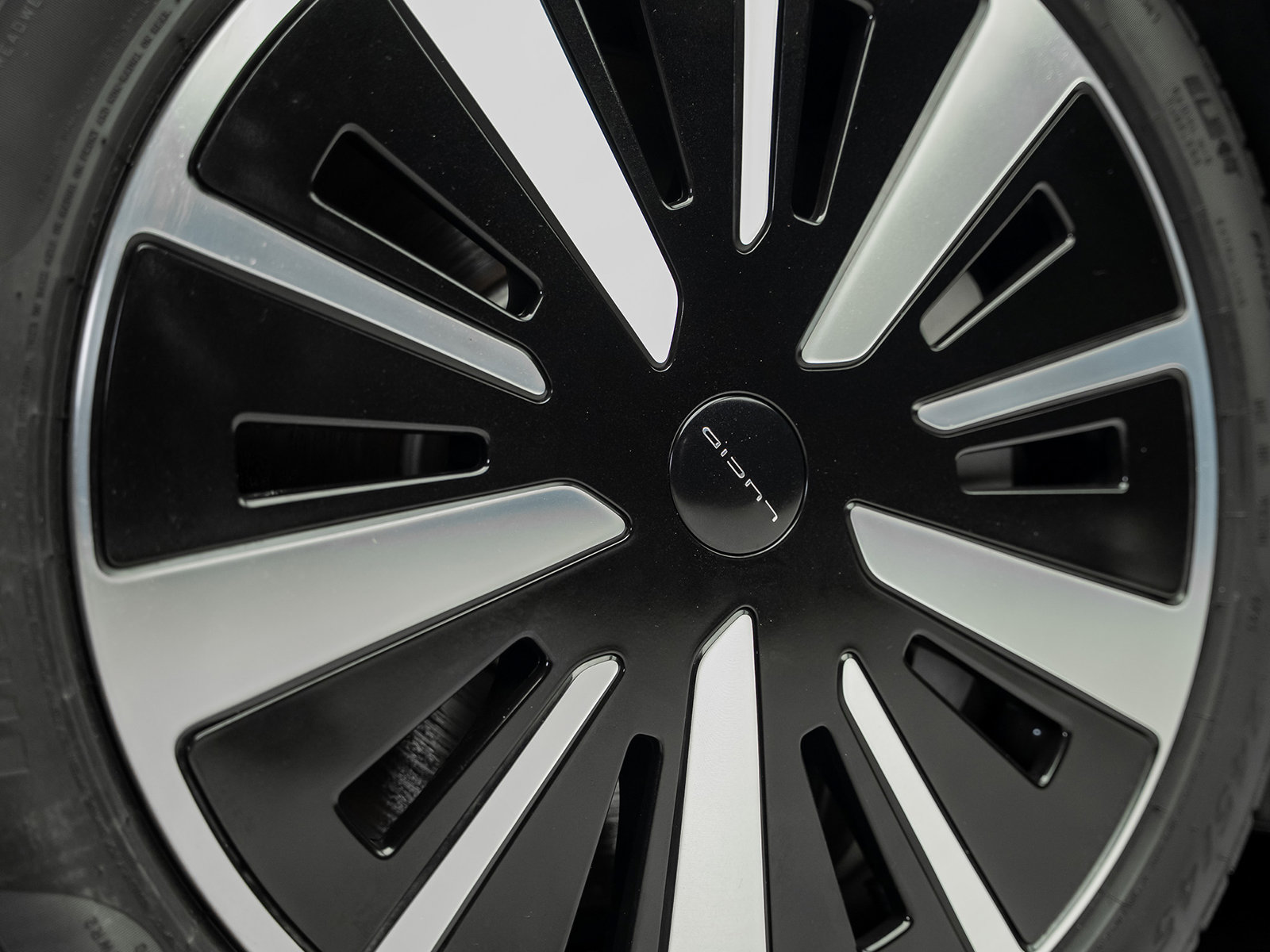 Used 2025 Lucid Air Touring AWD/4WD image 22