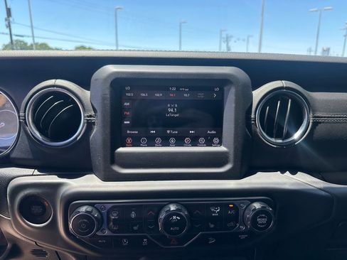 Used 2020 Jeep Wrangler Unlimited Sahara w/ Cold Weather Group AWD/4WD image 10