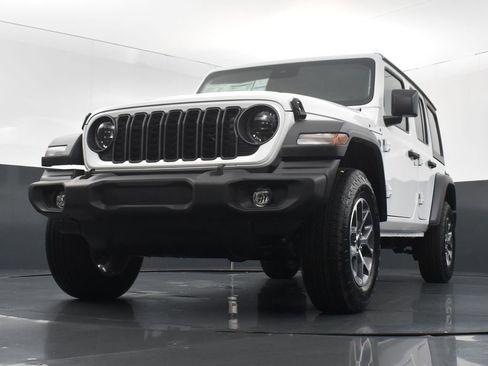 Used 2024 Jeep Wrangler Sport S image 44