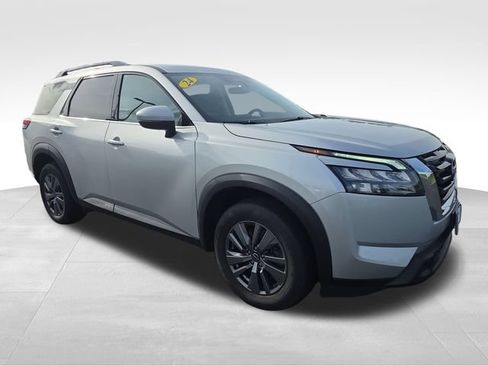 Used 2024 Nissan Pathfinder SV AWD/4WD image 7
