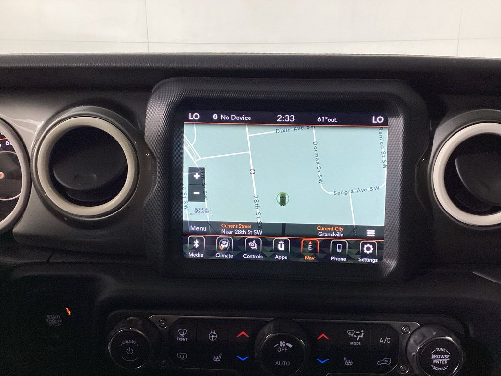 Used 2020 Jeep Wrangler Unlimited Sahara AWD/4WD image 28