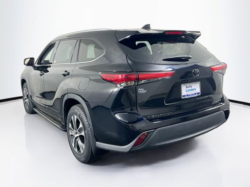 Used 2022 Toyota Highlander XLE image 7