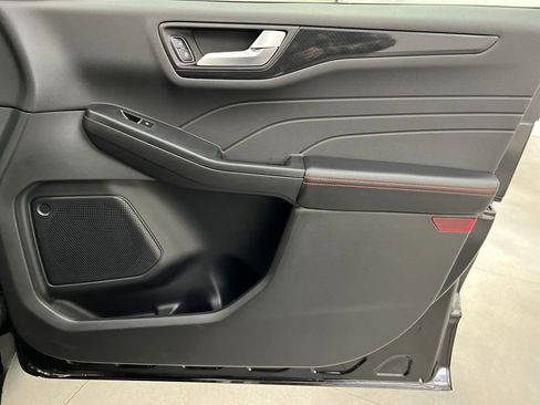 Used 2025 Ford Escape ST-Line image 24