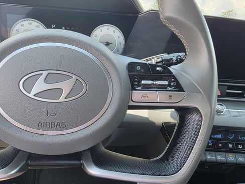 Used 2025 Hyundai Elantra SEL FWD image 20