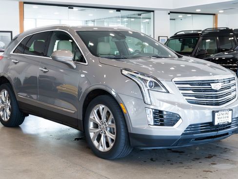 Used 2017 Cadillac XT5 Luxury w/ Driver Awareness Package image 3