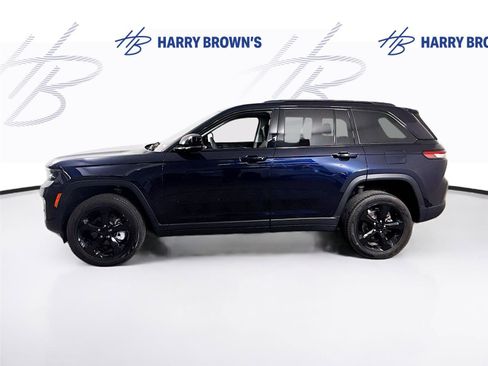 Used 2024 Jeep Grand Cherokee Limited w/ Black Appearance Package AWD/4WD image 29