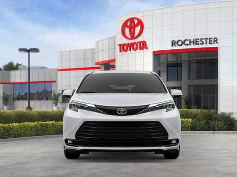 New 2026 Toyota Sienna XLE image 47