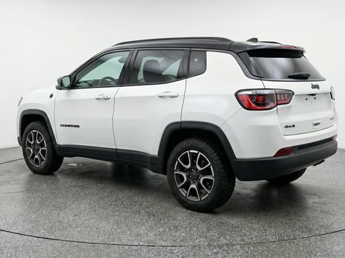 Used 2025 Jeep Compass Trailhawk AWD/4WD image 6