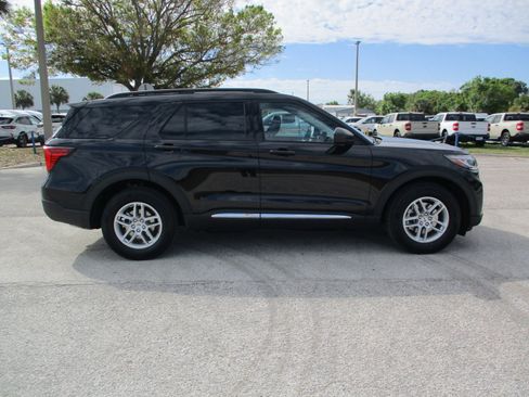 New 2025 Ford Explorer Active w/ Active Comfort Package image 8